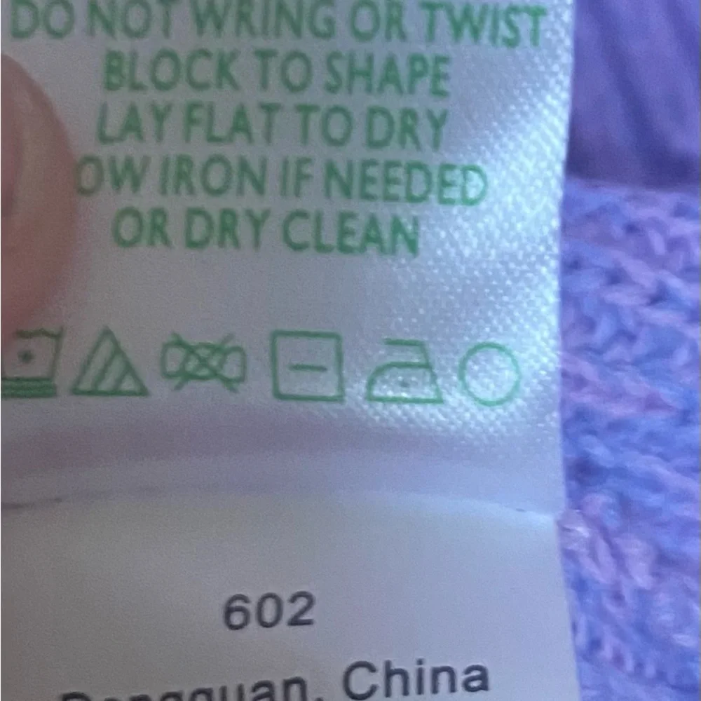 New Lilly Pulitzer Cortina Long Sleeve Sweater Periwinkle
Purple Ombre. Large - Picture 6 of 10